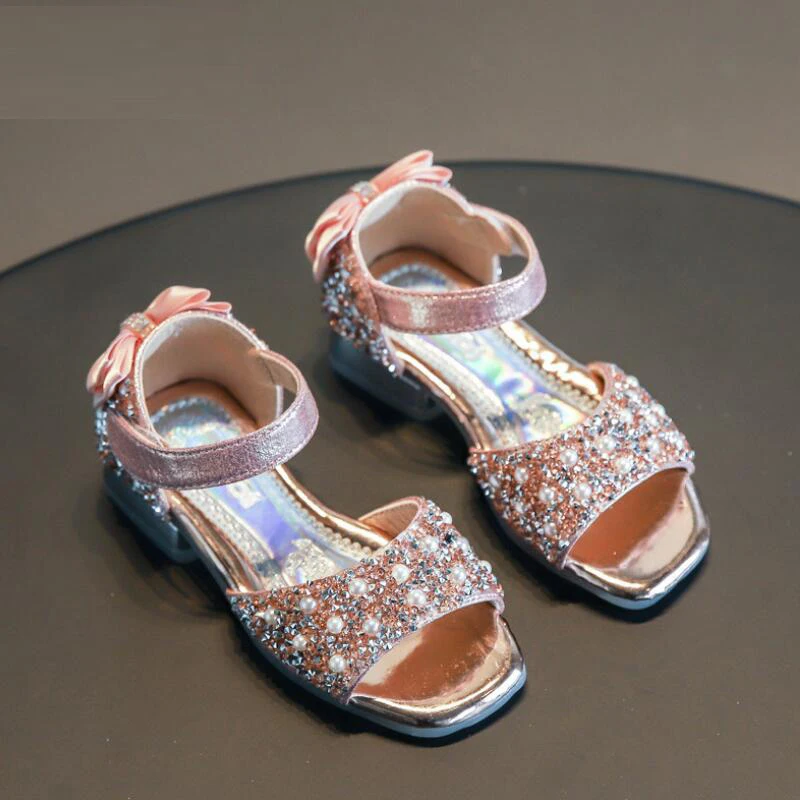 

Сандалии-гладиаторы с блестками для девочек, босоножки принцессы из мягкой кожи, на плоской подошве, с липучками, блестящие, для летнего сез...