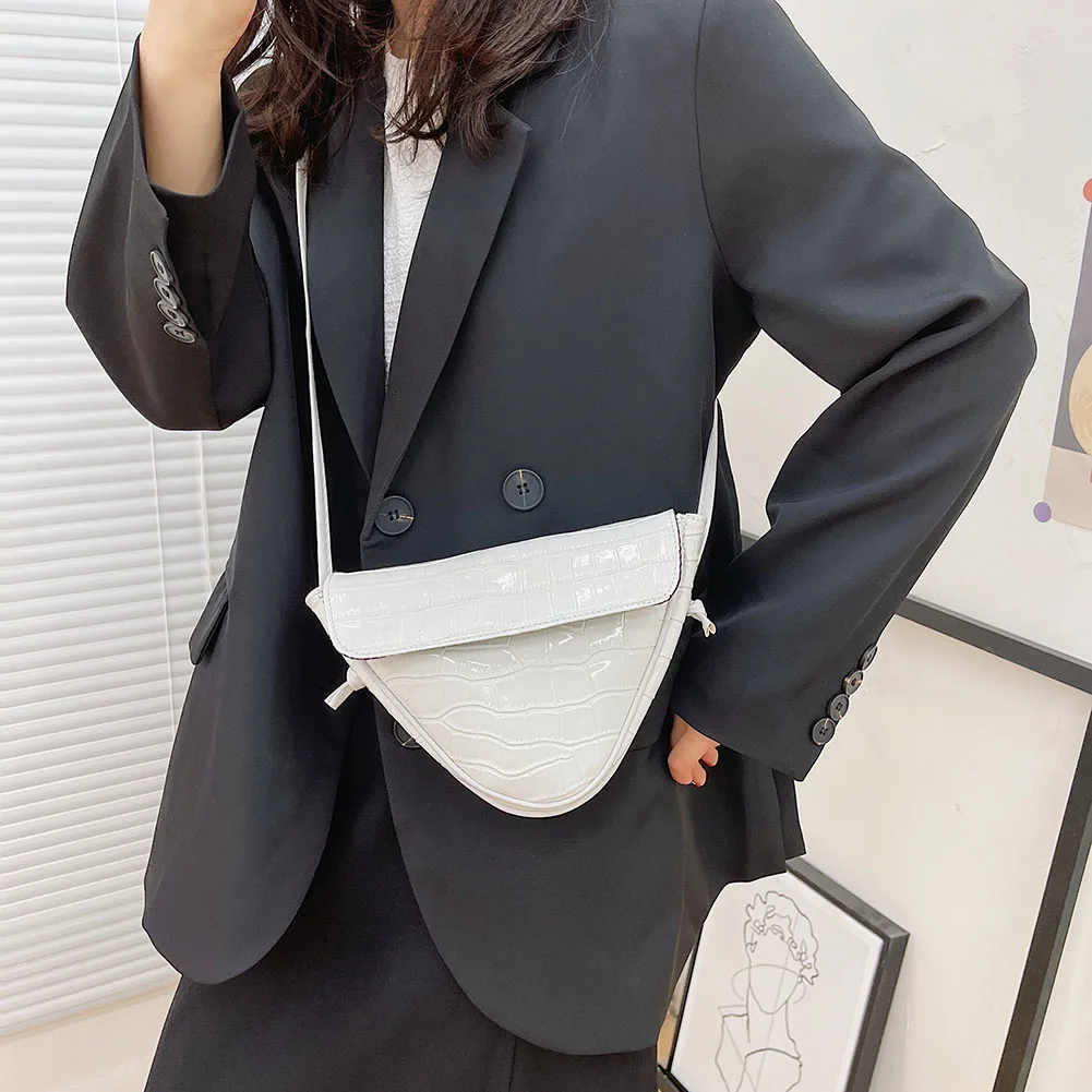 

Fashion Women Alligator Pattern Chain Design Luxury Hand Bag Female Travel Triangle Crossbody Bag Solid Color PU Handbags