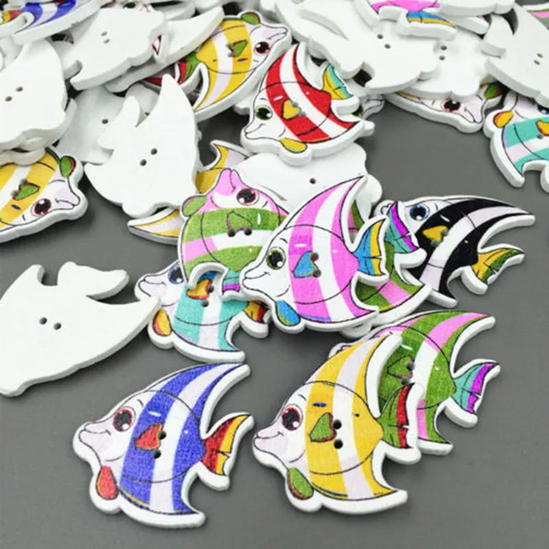 50 шт./упак. 30 мм окрашенная рыба деревянная пряжка на белом фоне Смешанная Ручная