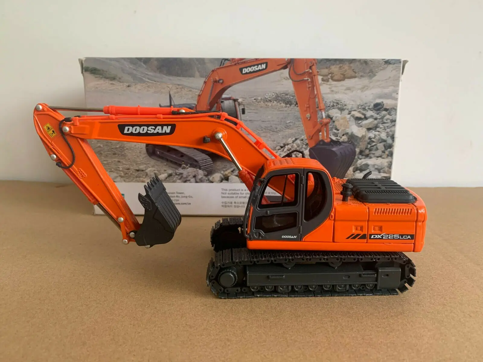 

Doosan DX225LCA Hydraulic Excavator 1:40 Scale DieCast Model New in Original Box