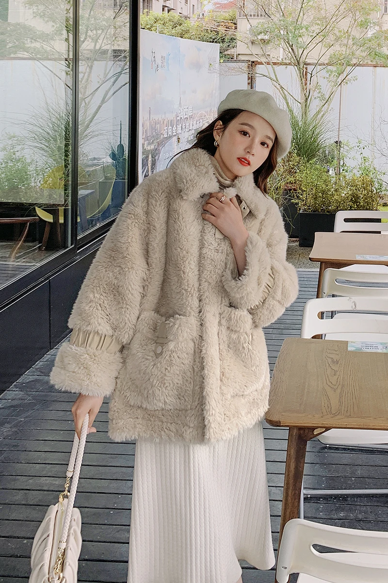 

2020 Autumn and Winter New Korean Style Loose Short Fur Integrated Plush Top Lamb Wool Coat for Women
