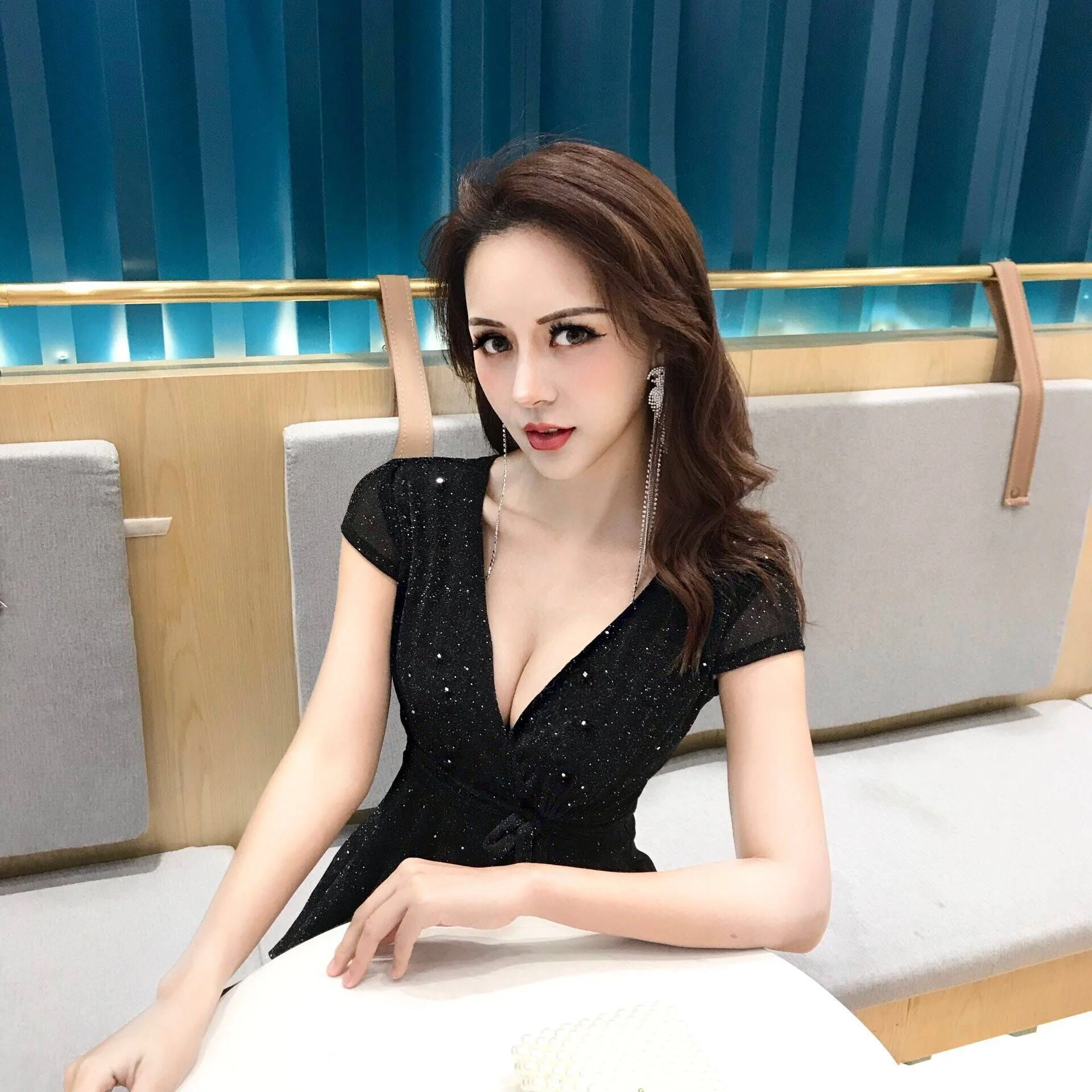 

Пикантная женская одежда Platycodon с V-образным вырезом, французская Большая одежда Nuyoah