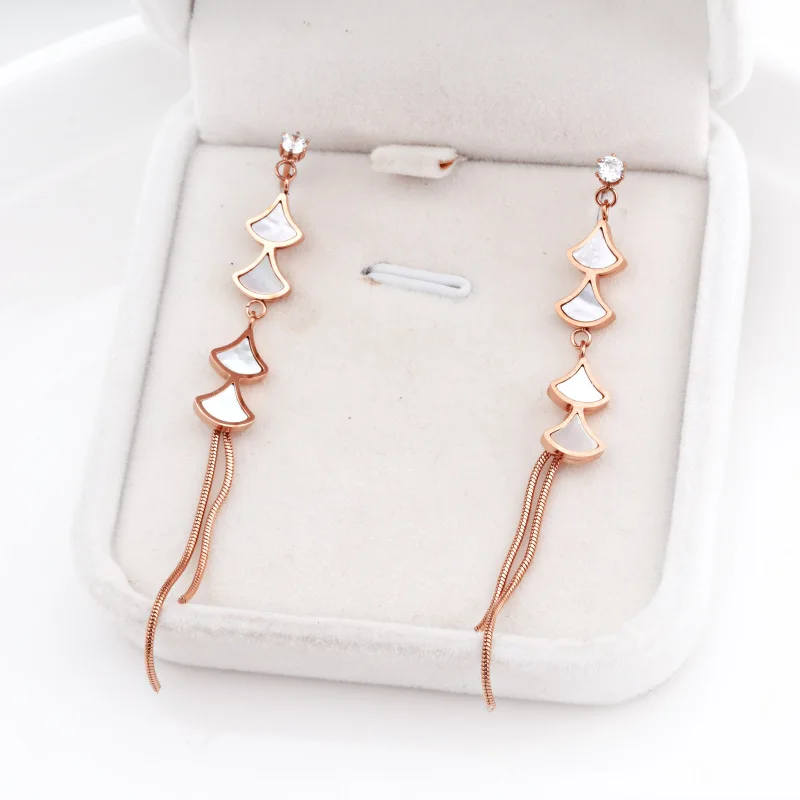 

Женские серьги-подвески из натуральной перламутровой стали