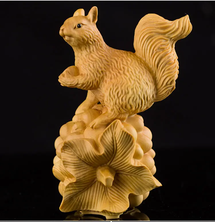 XY005 - 9.5x5.5x6 CM Carved Boxwood Carving Figurine : Squirrel