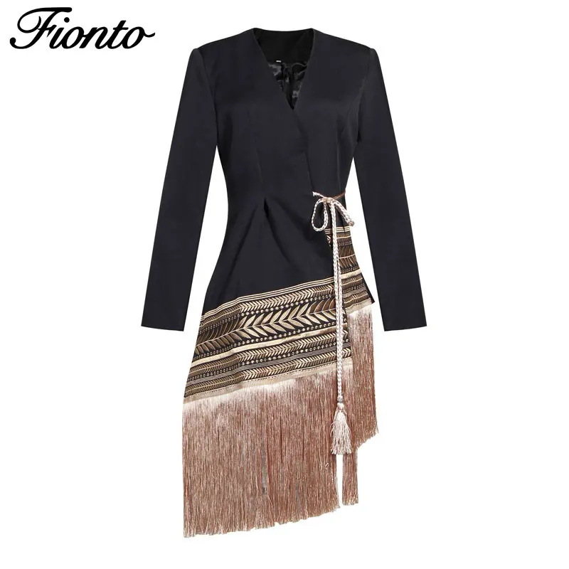 Женский жаккардовый костюм Fionto с вышивкой неровным подолом и кисточками |