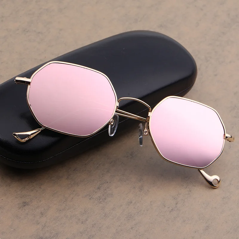 

2019 New Small Box Metal Polygon Fashionable Sunglasses Chaoren Sunglasses Ocean Lens Manufacturers Wholesale Cycling Glasses