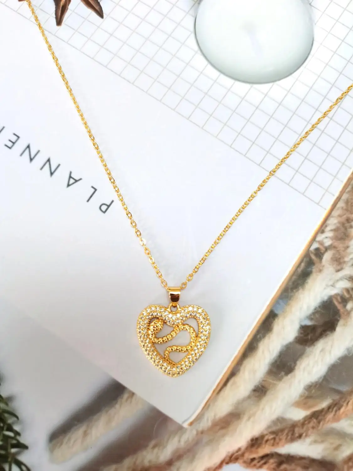 Европейская и американская мода новинка золотой кулон в форме сердца змеи с