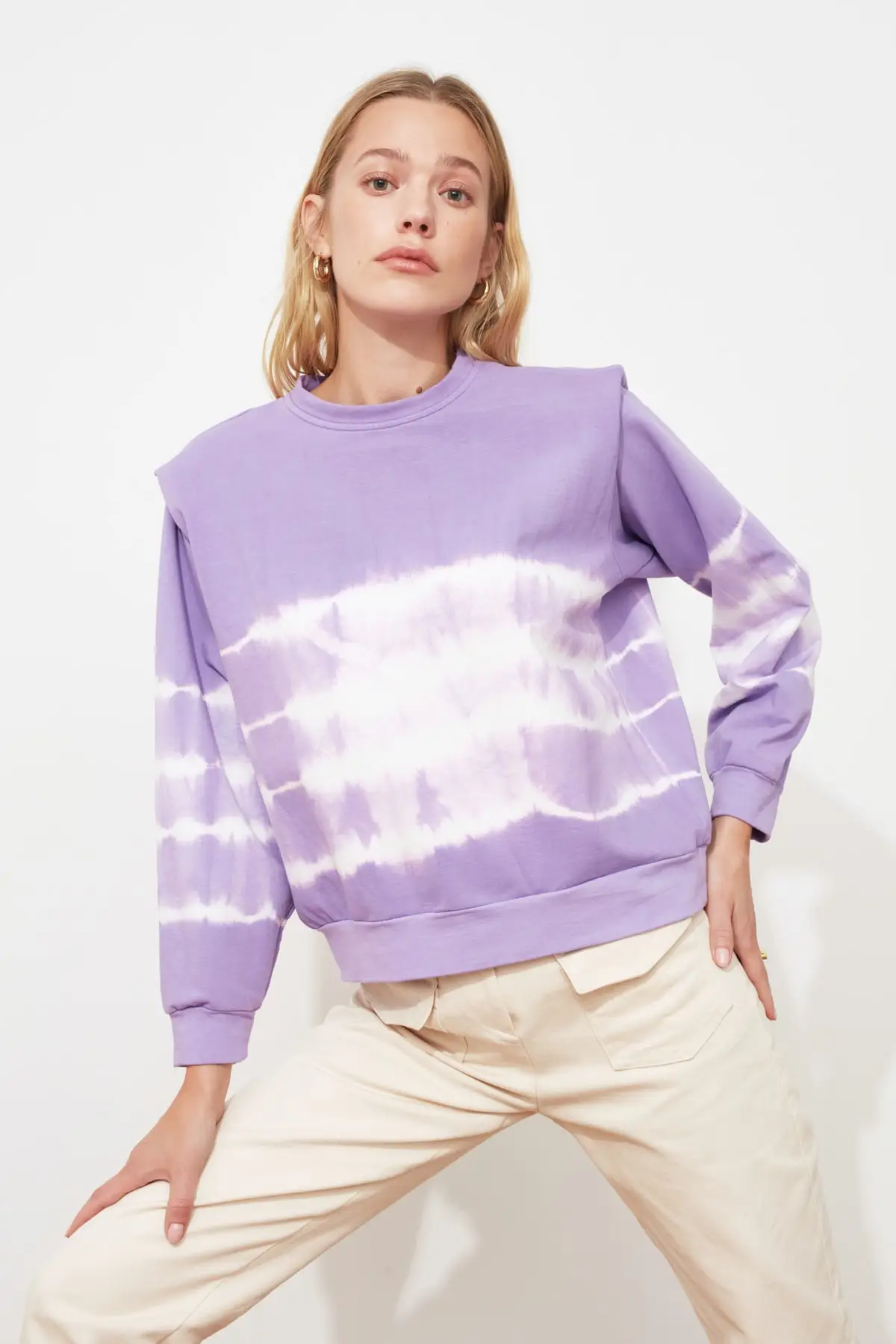

Trendyol With Shoulder Pads Batik Pattern Basic Knitted Sweatshirt TWOSS21SW0113