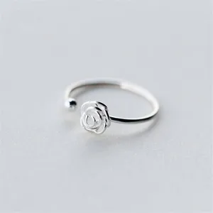 Женское Открытое кольцо с цветком, из серебра 925 пробы