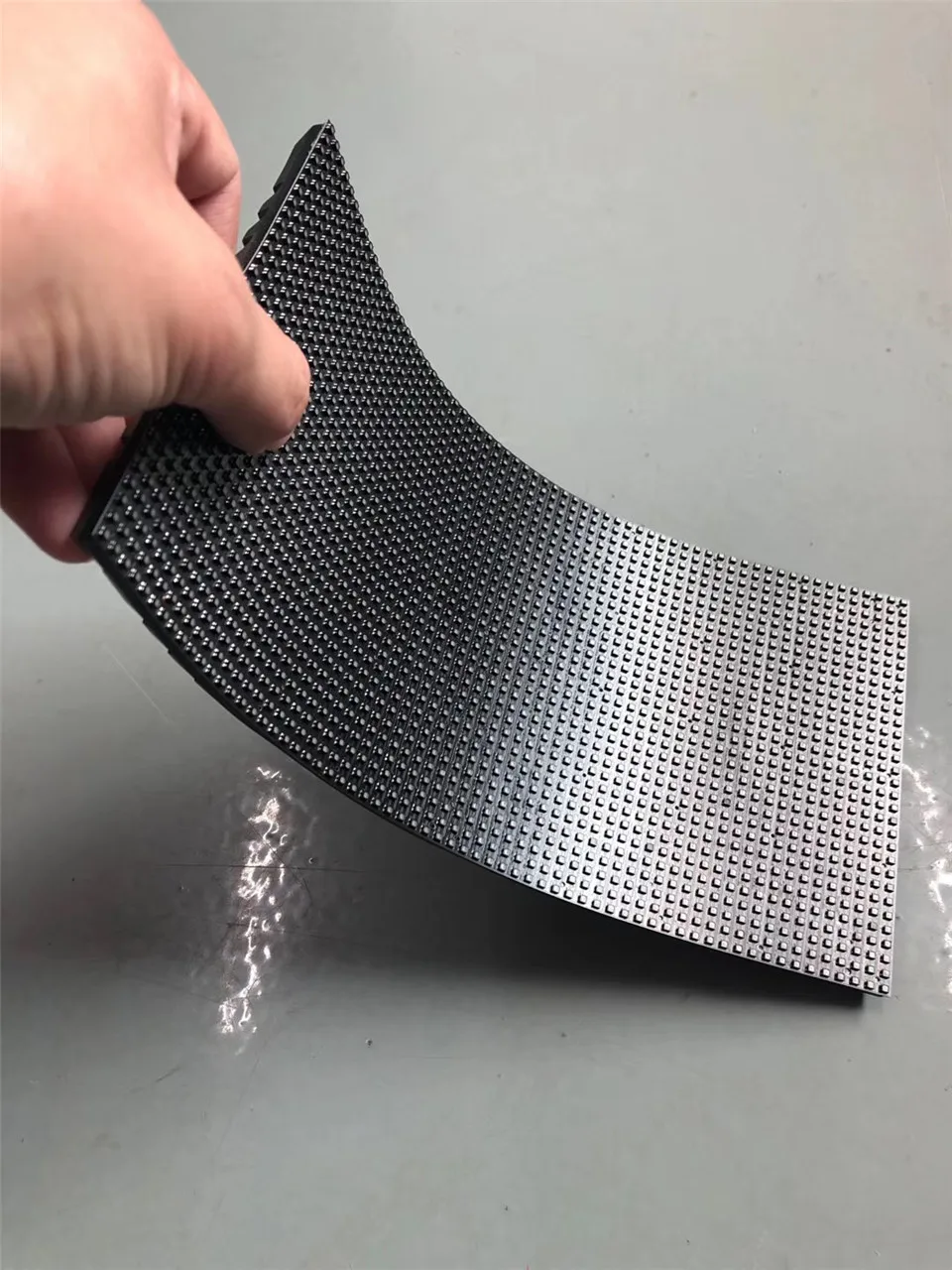 Внутренний гибкий светодиодный видеостен с мягким светодиодным модулем