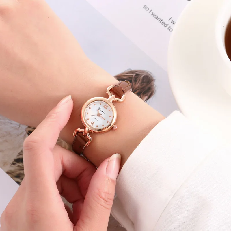 

100pcs / lot watch female honey student Korean version of the simple fine with small mini temperament small girl heart watch