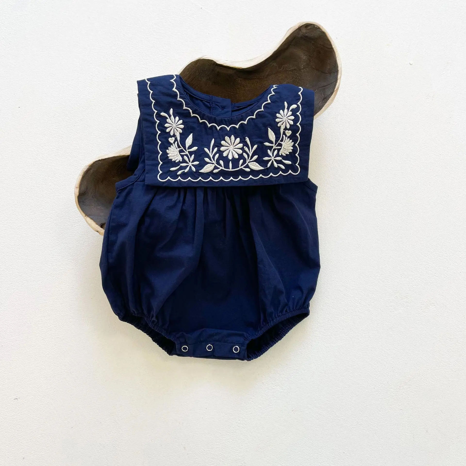 

Summer New Toddler Baby Boy Fashion Navy Collar Sleeveless Bodysuit Infant Girl Cotton Flower Embroidery Loose Bodysuits