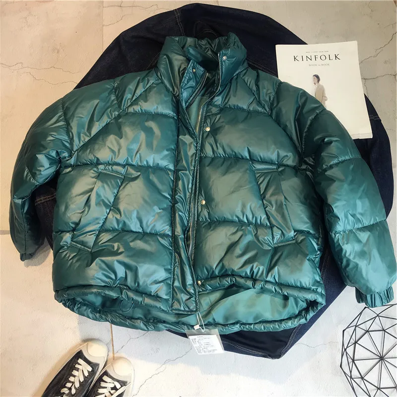 Женское зимнее пальто с рукавами реглан теплое короткое из плотного хлопка