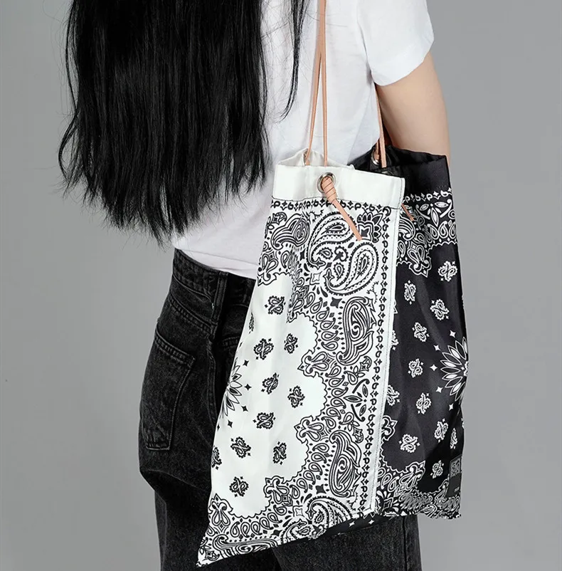 

Original Paisley Floral Tote Bag Shoulder Bag For Gym Hiking Picnic Travel Beach Shopping Bag