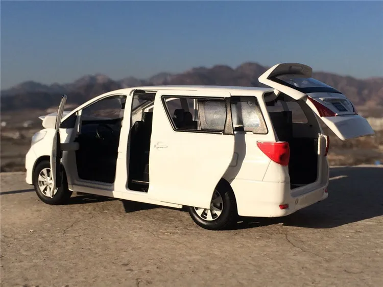 Высокая симитация 1:32 Toyota Alphard MPV модель из сплава Модель автомобиля 4 открыть дверь со звуком светильник детские игрушки