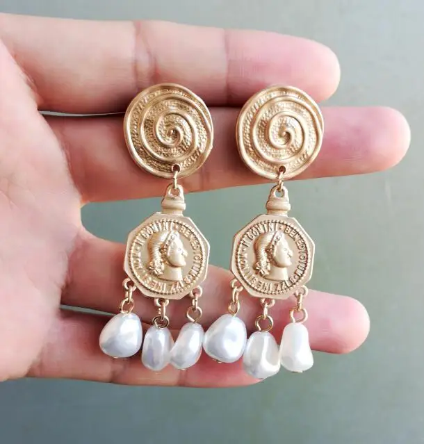 

Timeless Wonder Retro Figure Faux Pearl Tassel Stud Earrings Women Jewelry Party Top Stunning Punk Gothic Ins Designer Xmas 7472