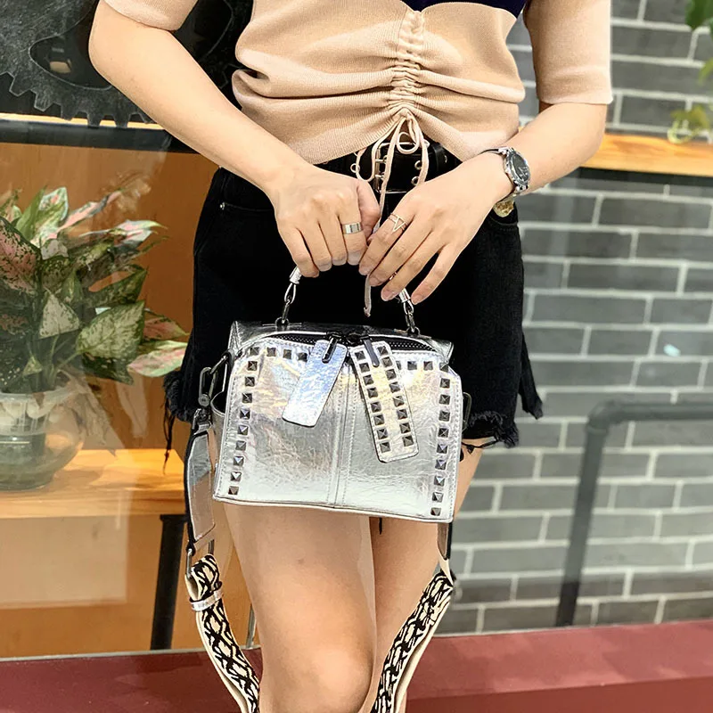 

Soft Leather Bags for Women Boston Wide Shoulder Strap Bag Brand Luxury Bag Tote Handbag Rivet New Women Messenger Bags