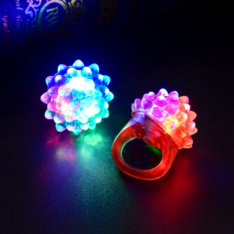 Заводская распродажа 25 шт светящееся клубничное мягкое кольцо LED на палец