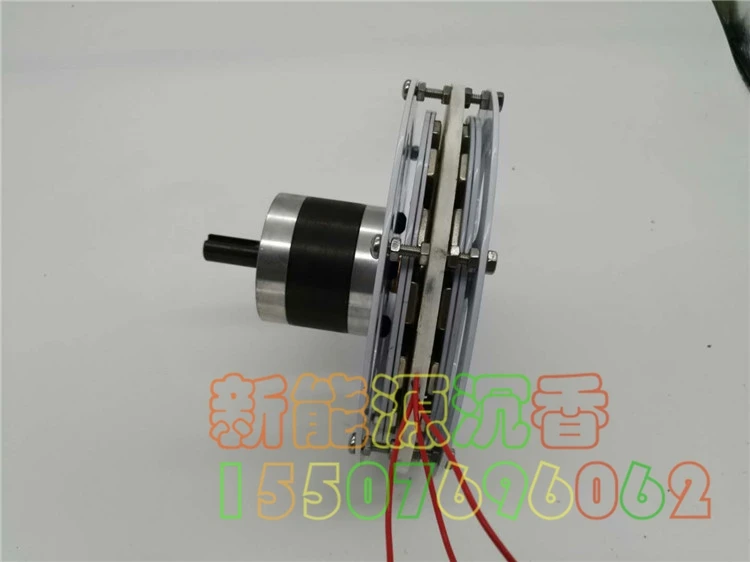 Высокоэффективный безжелезный генератор с постоянным магнитом дискового типа