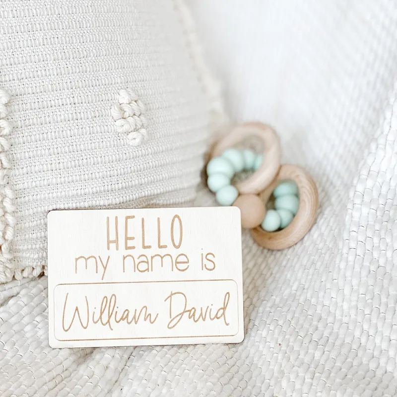 Деревянная выгравированная детская табличка "Привет, меня зовут" - объявление о рождении, реквизит для новорожденных, декор для детской, сохраненное воспоминание о ребенке.