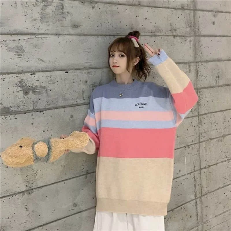 

Cute girl sweater early autumn top 2021 new scheming design sense bear color striped sweater women loose outer wear sweater