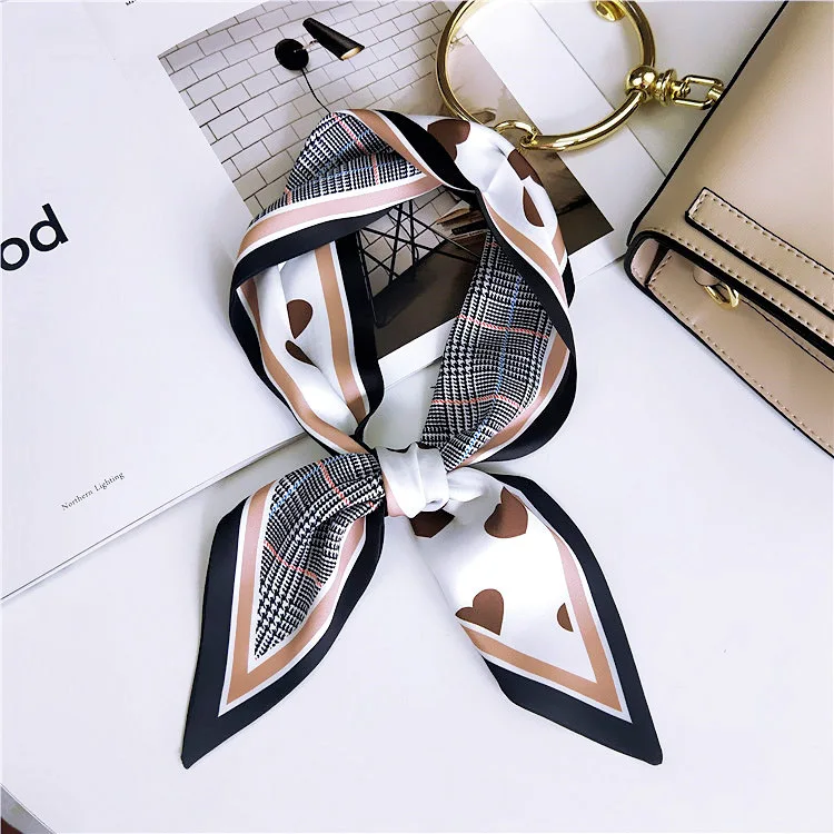 Женский шарф с острым носком на весну-осень |