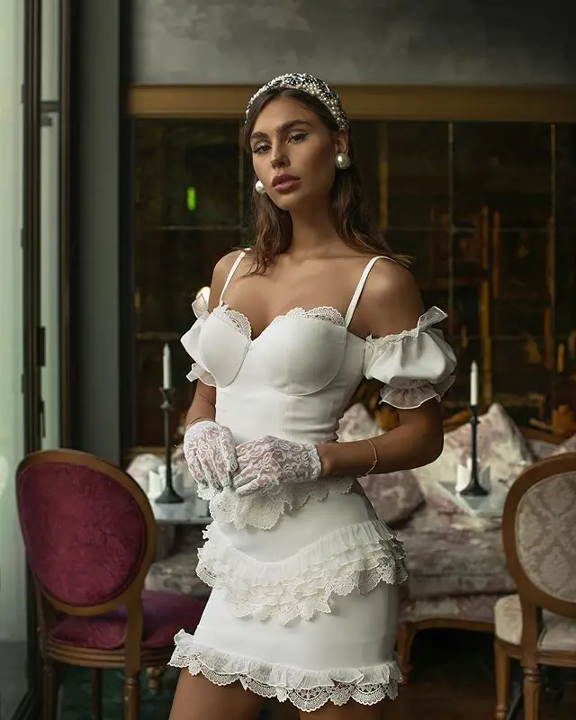 Высококачественное белое черное милое облегающее платье с открытыми плечами