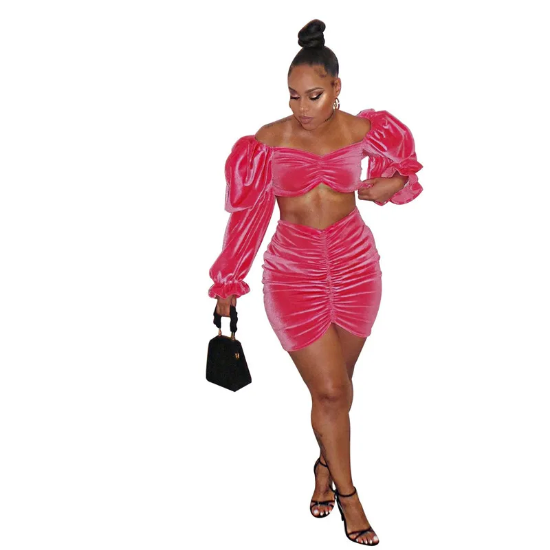 Розовый бархатный комплект из двух предметов платье с рюшами и длинным пышным