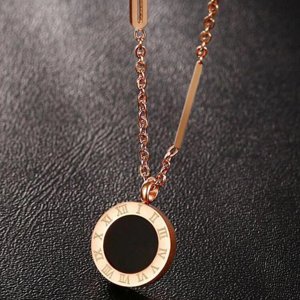 

2021 Fashion Women Necklace Stainless Steel Black White Shell Necklaces With Roman Numeral Luxury Women Wedding Jewelry Collars
