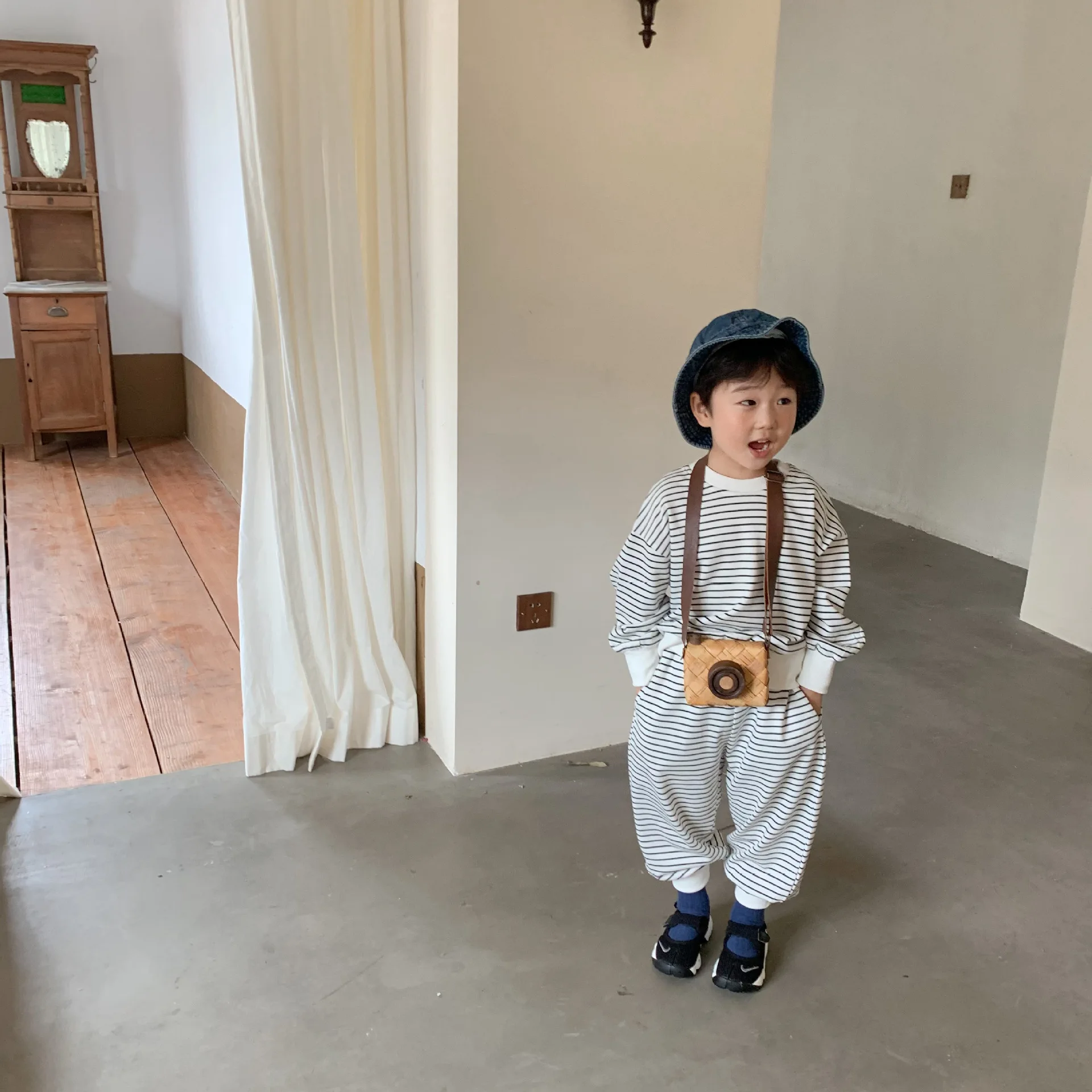 

2021 детская одежда, повседневный костюм, спортивная одежда для мальчиков, модная Корейская Осенняя детская Хлопковая полосатая футболка с д...