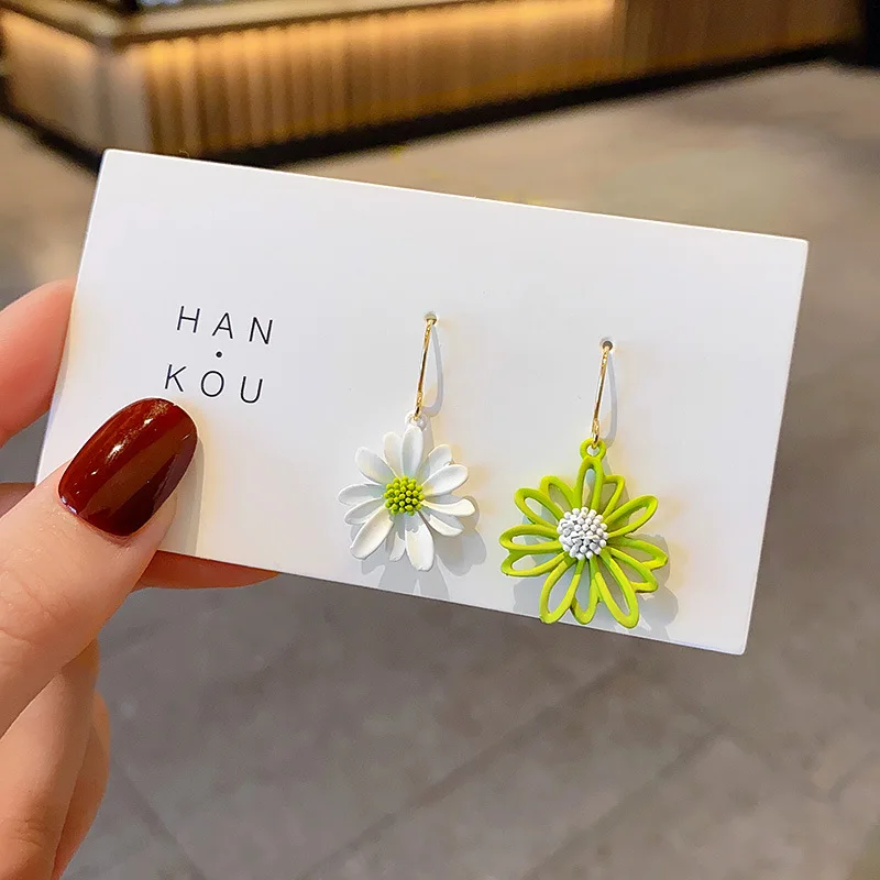 S925 Серебряные 2021 Тренд Асимметричные Контрастные Подвесные серьги с цветком маргаритки Простые Классические Цвета для Женщин Ювелирные Изделия Моды на.