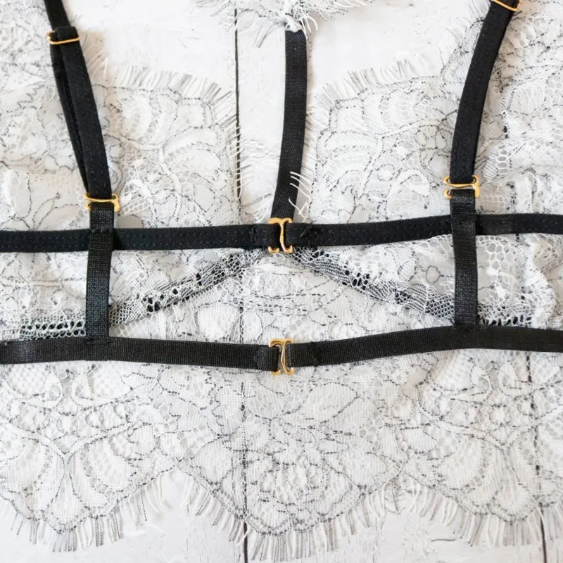 Комплект женского нижнего белья с кружевной вышивкой бюстгальтер лямкой на шее