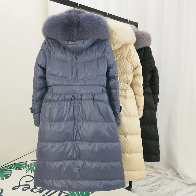 Женская зимняя парка на белом утином пуху большой пуховик с натуральным лисьим