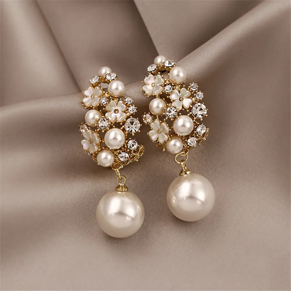 

luxury designer flower modern women's earrings 2021 925 silver needle French court Vintage earrings Pearl women's jewelry
