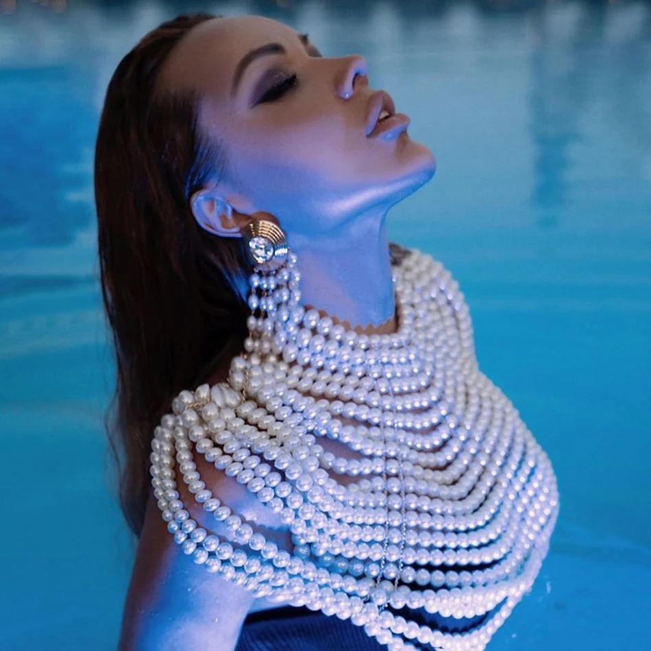 

Party Pearl Top White Day Hollow Backless Metal Stitching Pure White Pearl Halter Neck Sexy Girl Halloween