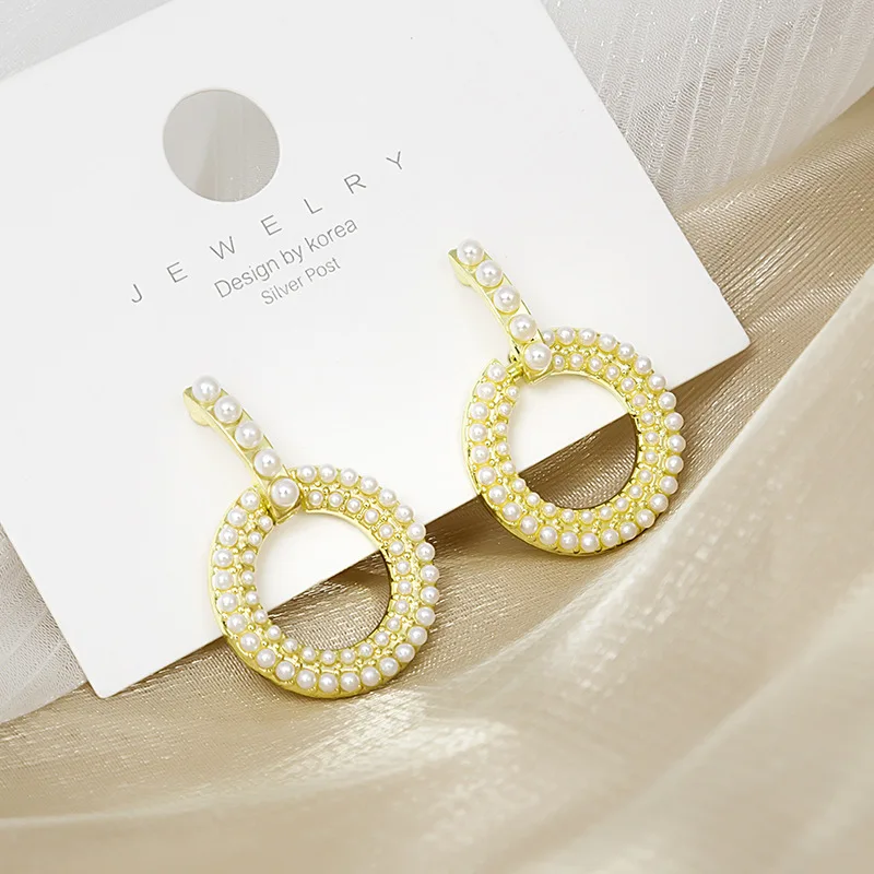 

Silver Needle Small Fragrance Temperament Inlaid Pearl Round Earrings All-match Fashion Elegant Commuter Earrings