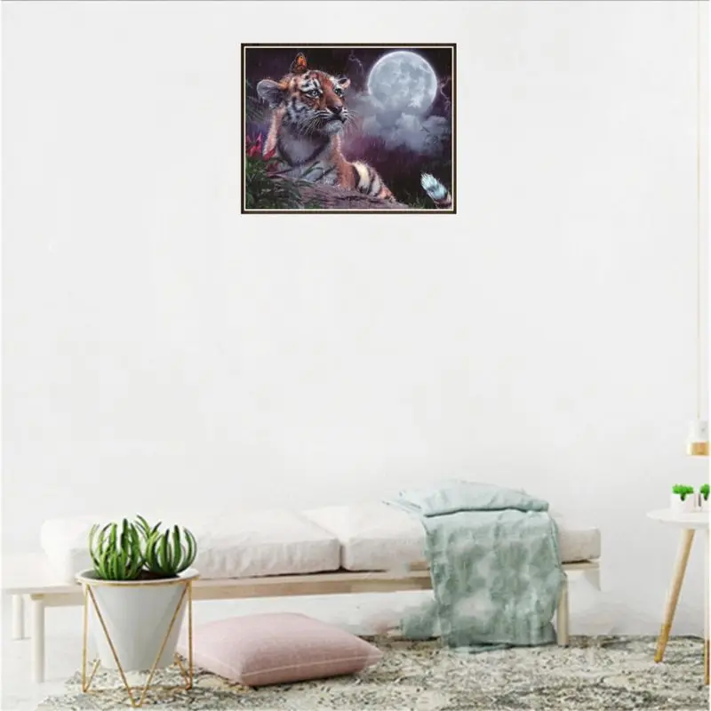 

Roaring tiger 5D Round Diamond Painting Cross Stitch Diamond Embroidery kits