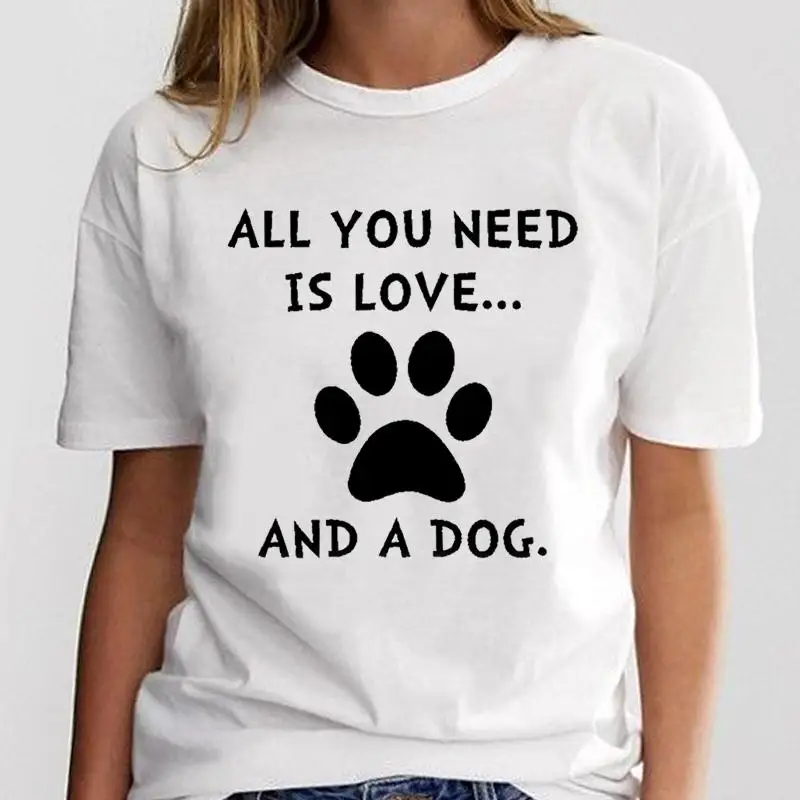 

Женская футболка с принтом «Собачья лапа» и надписью