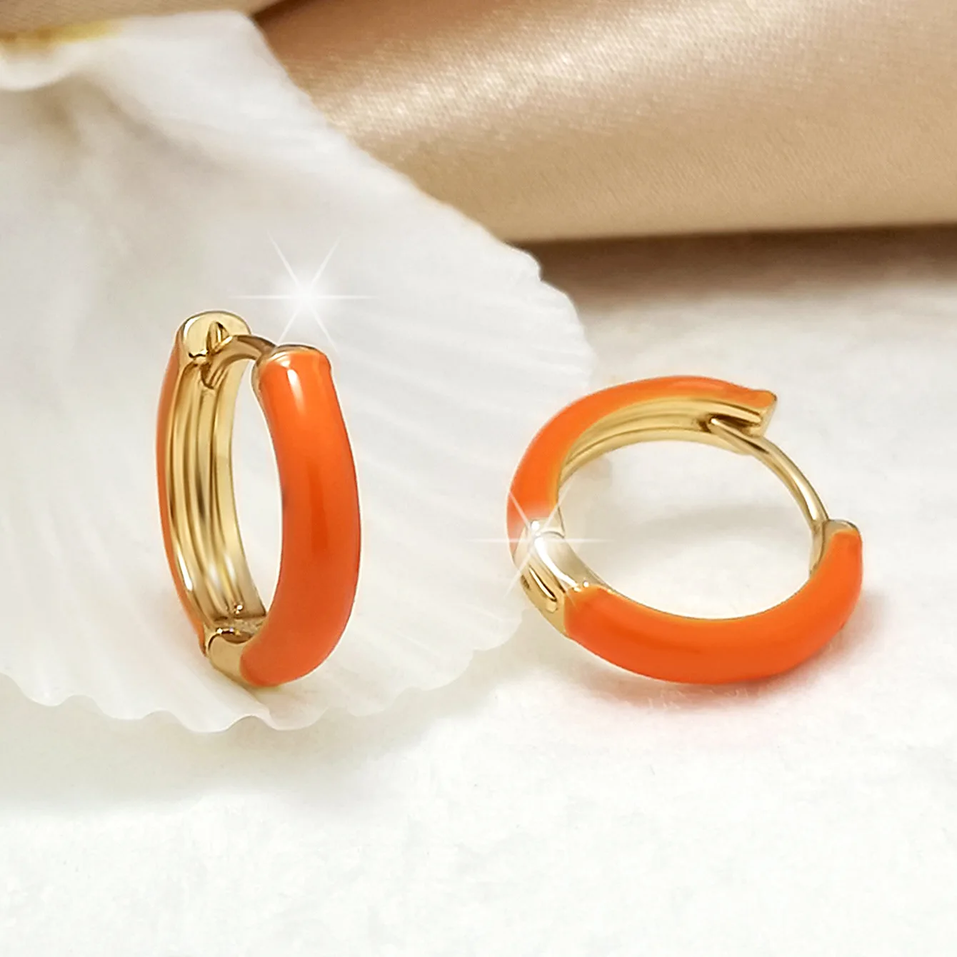 

Geometric dripping color copper circle earrings ins European and American personality wild C-shaped temperament earrings