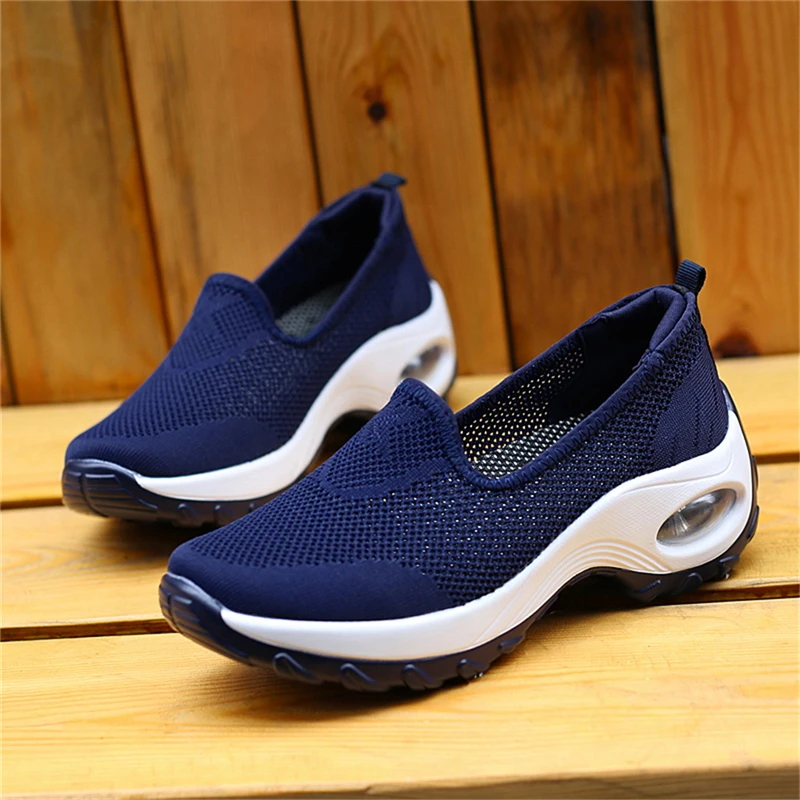 

Lightweight Walking Women Men Casual Shoes Summer Breathable Shoes Big Size Middle-Aged Mom And Dad Shoes New