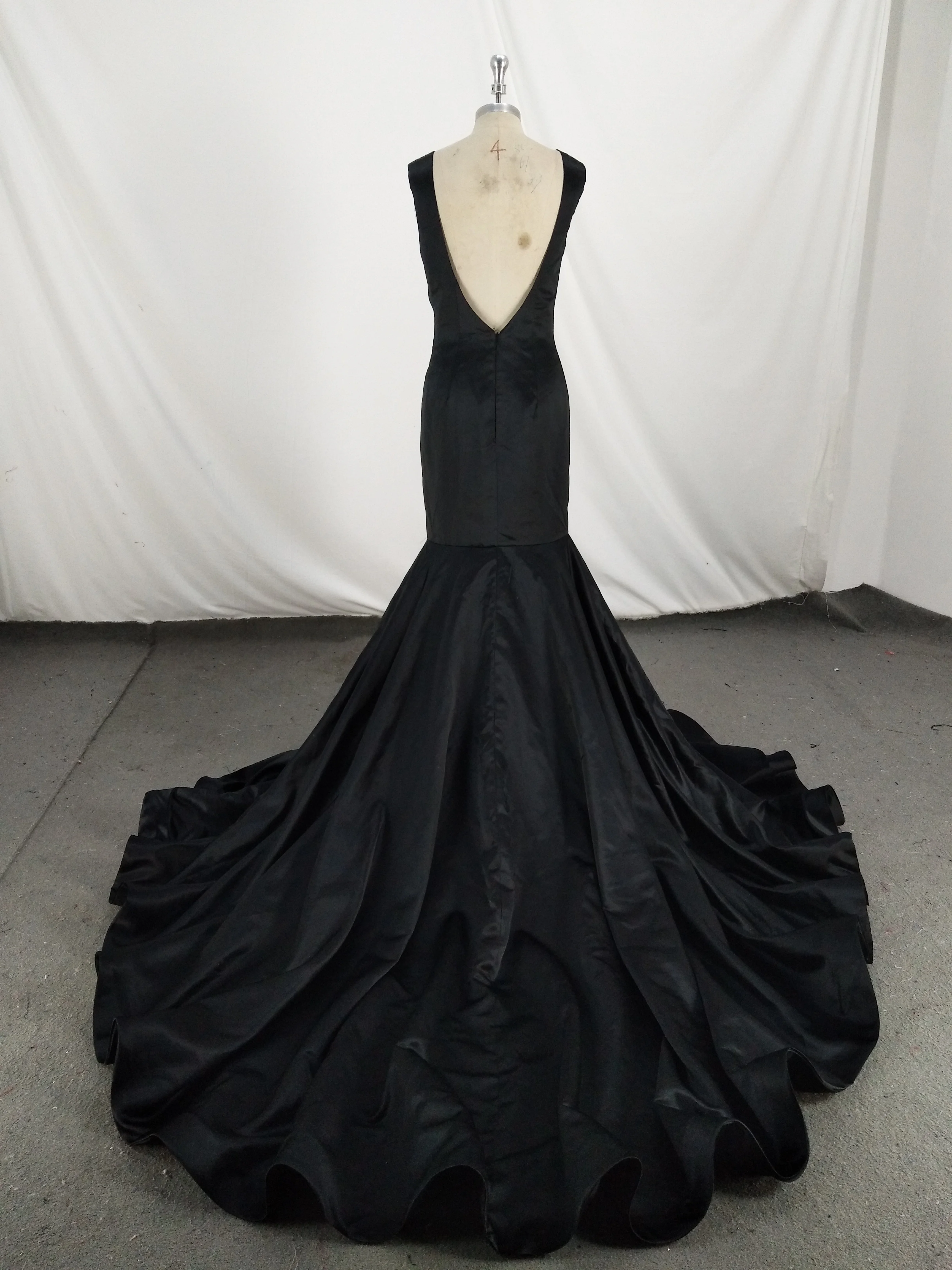 Сексуальное черное платье с глубоким V-образным вырезом юбка-годе вышитое