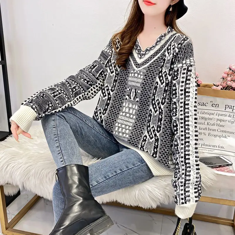 

2021 new spring and autumn loose and thin T-shirt with long sleeves and retro Pullover V-Neck Sweater for women
