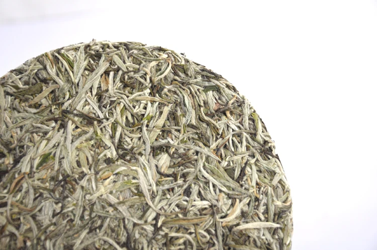 

2015 Fuding White Cake 300 G Bai Hao Yin Zhen Baihaoyinzhen Silver Needle