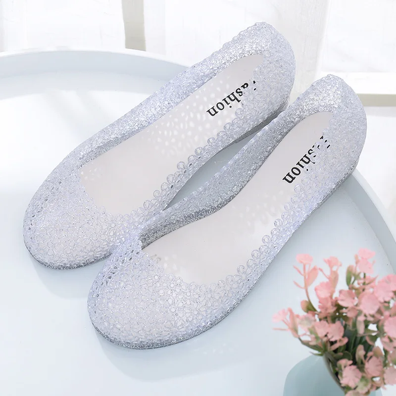 Новинка 2020 года Модные женские сандалии с вырезами обувь на плоской подошве