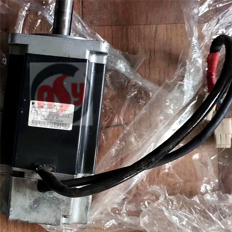 Серводвигатель переменного тока SGML-08AF14 использованный и проверенный |