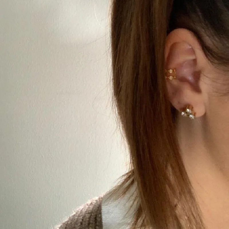 

Mavis Hare Sparkling Luxurious Stainless Steel Triangle CZ Crystal Ear Stud Earrings as Women Fashion Lady Best Gift