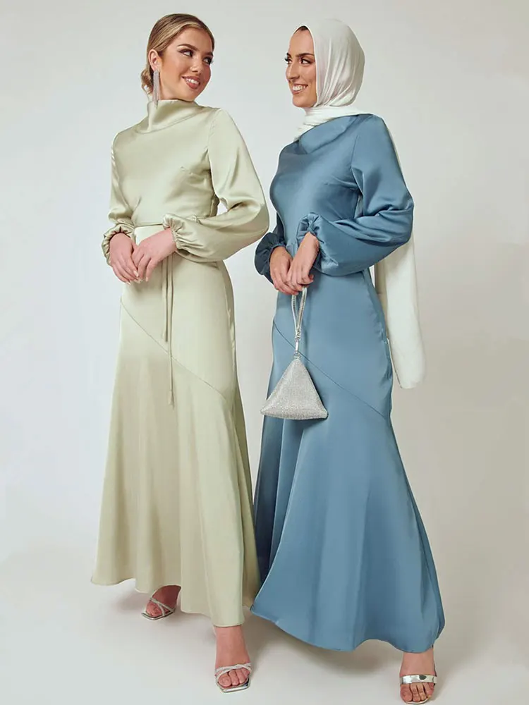 Женское атласное платье с эластичными манжетами и поясом