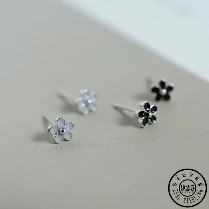 Женские серьги гвоздики из серебра 925 пробы с маленьким черным