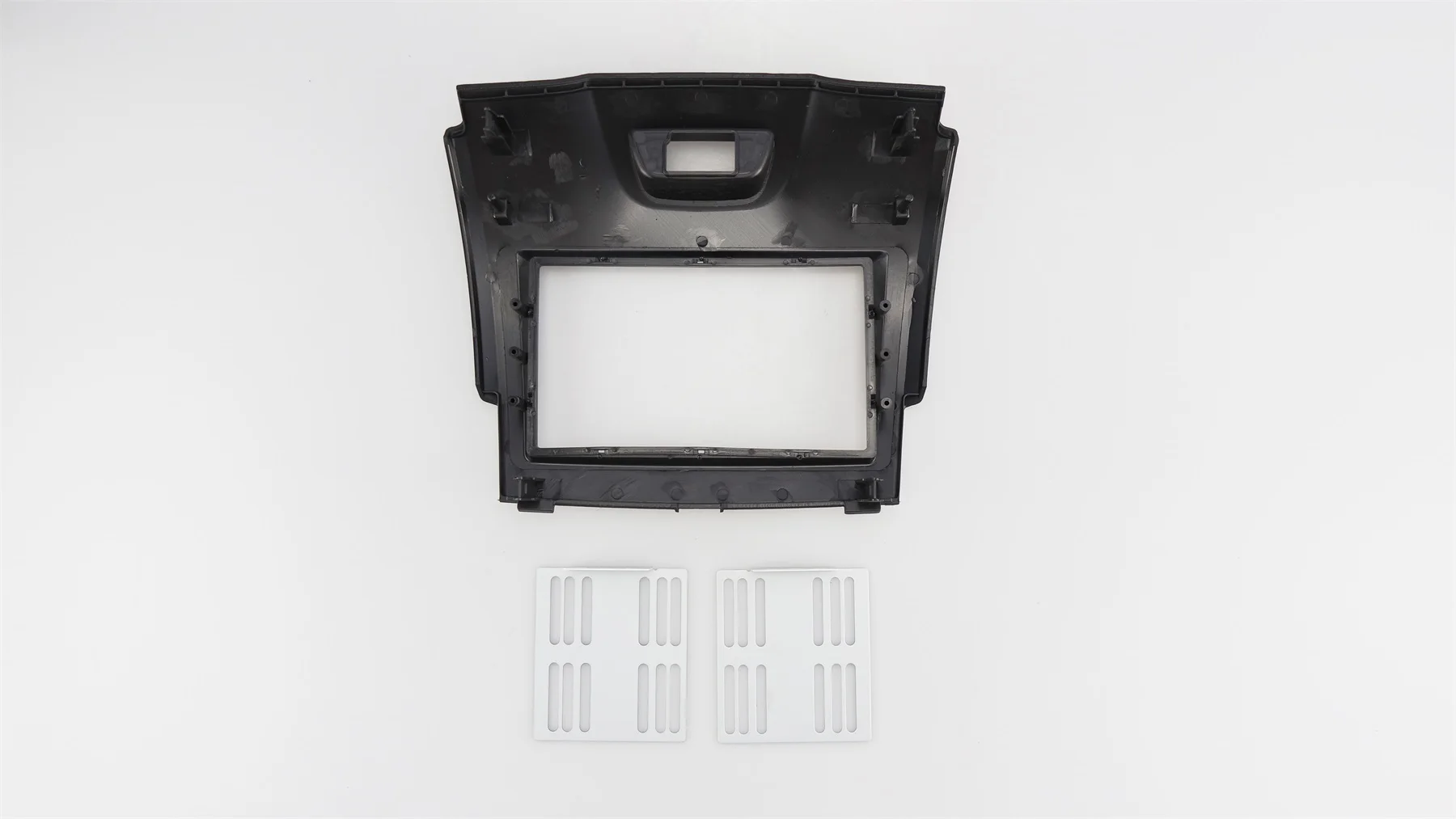Панель радиоприемника Fascia Для CHEVROLET TrailBlazer S10 / HOLDEN Колорадо 2012-2016 (черная) комплект