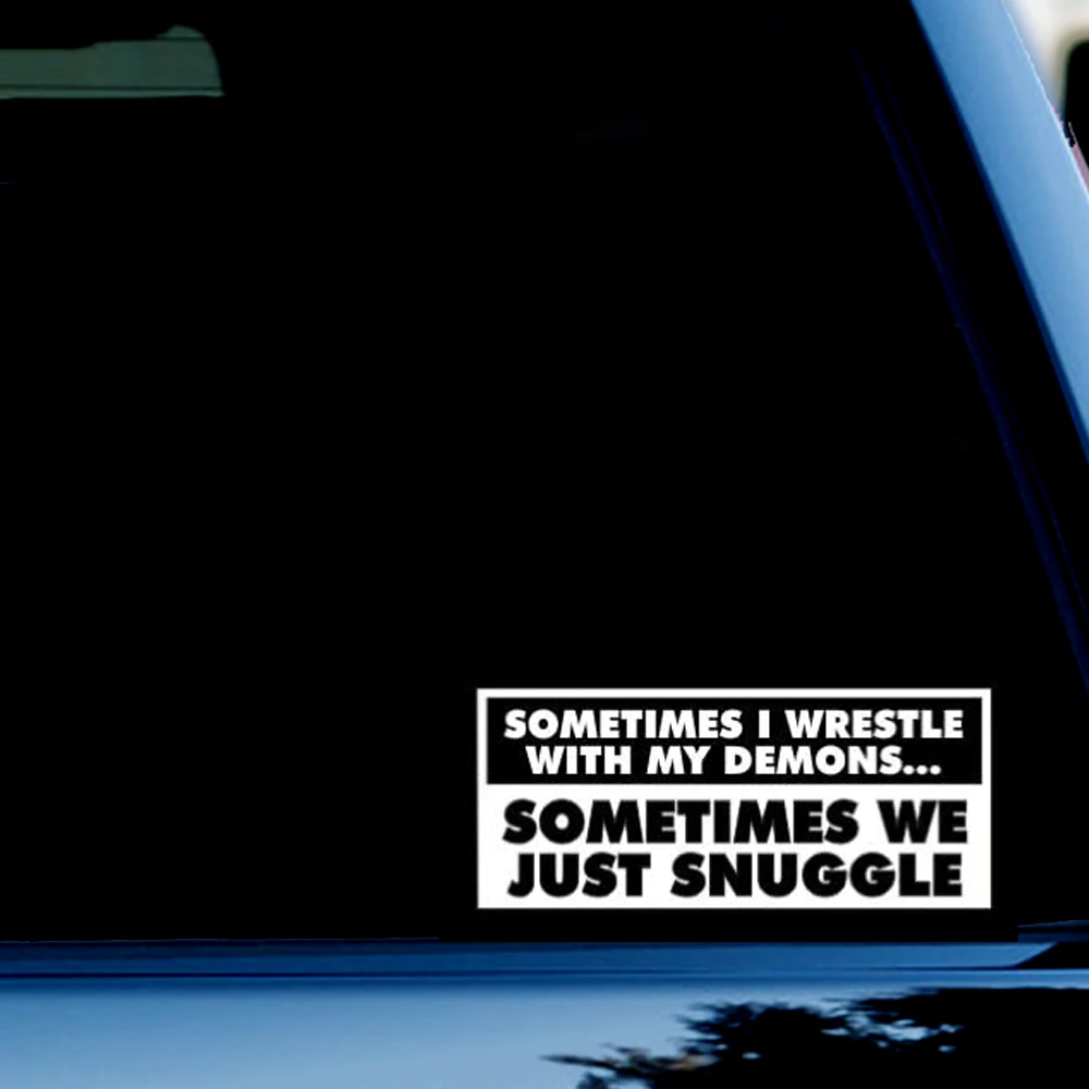 

3,5 дюймов x 8 дюймов иногда я борюсь со своими демонами иногда мы просто таракаем Бампер Наклейка для автомобиля грузовика, белый